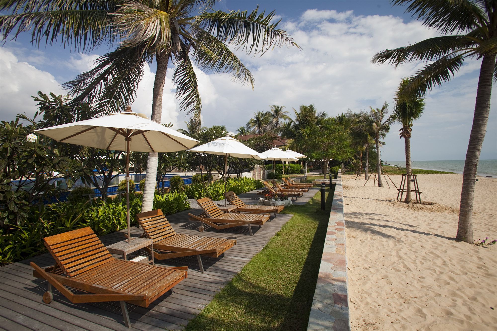 Kuiburi Hotel & Resort Куи Бури Екстериор снимка